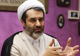 هنرمندانی مورد توجه قرار گیرند که حامی نظام و ارزش ها باشند