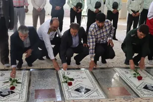 مزار شهدای شهرستان بهاباد غبارروبی شد