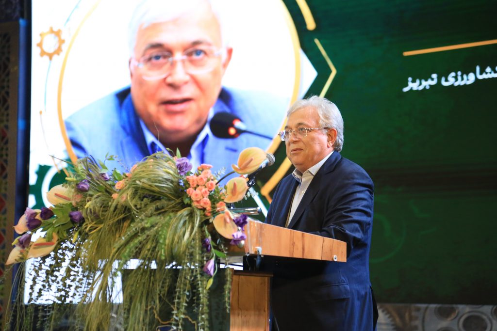 صنعتگران در جنگ سنگر خود را رها نکردند