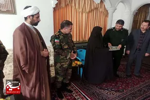 دیدار فرمانده پادگان شهید قهرمان و فرمانده سپاه ناحیه بهار با خانواده شهدا