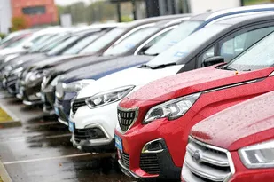 آغاز ترخیص خودروهای خارجی بلاتکلیف در گمرک خرمشهر