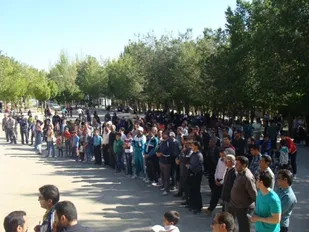 پیاده روی خانوادگی در بروجن