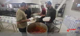 طبخ و توزیع 2000 پرس غذای گرم بین نیازمندان مسجدسلیمانی