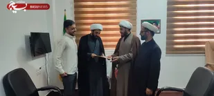 تجلیل مسئول نمایندگی ولی&zwnj;فقیه در سپاه ناحیه بندرلنگه از امام جمعه بندر چارک به پاس خدمات فرهنگی و انقلابی