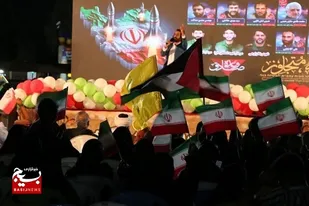 برگزاری جشن وعده صادق  در کنار ساحل خلیج فارس