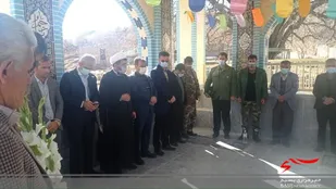آیین عطر افشانی قبور مطهر شهدا