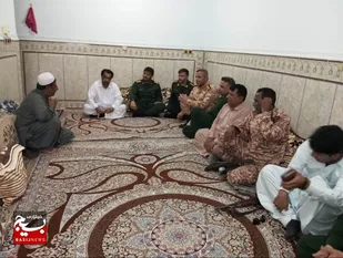 دیدار فرمانده ناحیه مقاومت بسیج سپاه نیکشهر با خانواده شهید مجیب بلوچی بمناسبت هفته دفاع مقدس&nbsp;