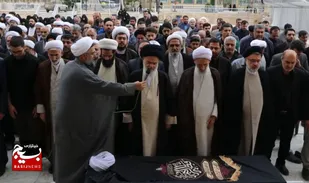 اقامه نماز  بر پیکر حجت الاسلام والمسلمین حاج شیخ محمد علی محمدی لائینی در قم