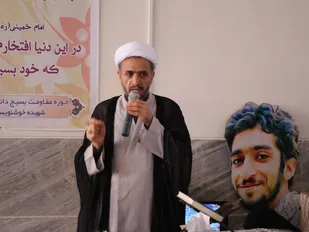 در جنگ تركيبي باید همانند شهدا ایستادگی کرد