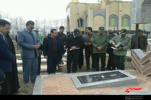غبارروبی مزار شهدای شهر برزول به&zwnj;مناسبت دهه فجر