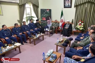 ارتش موضع مبارزه با ظالمان عالم را محکم نگه دارد