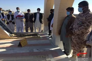 غبار روبی مزار شهدا در شهر هیدوچ شهرستان سیب و سوران