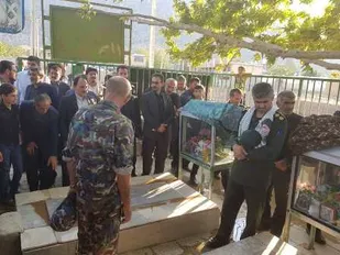 قبور شهدای روستای کرف عطر افشانی شد