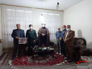 دیدار فرمانده سپاه شیروان با رزمنده پیشکسوت به مناسبت هفته دفاع مقدس