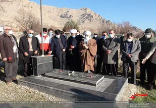 مسیر عزت و استقلال را با افتخار ادامه دهیم