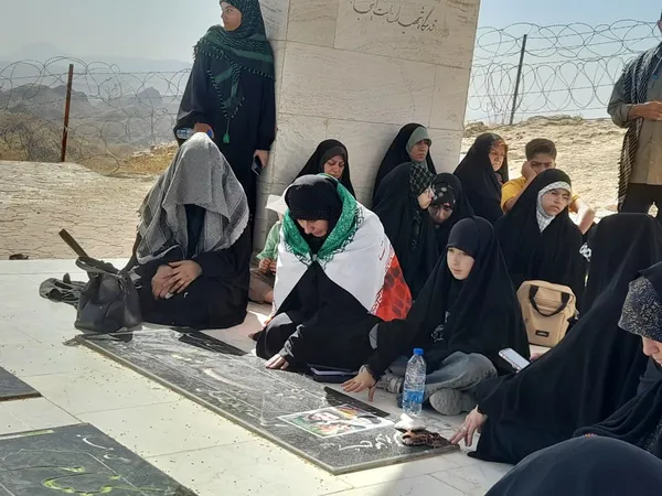 بازدید بسیجیان کاروان راهیان نور گرگان از یادمان شهدای بازی&zwnj;دراز