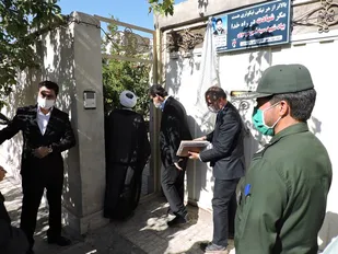 رونمایی از تابلوی سردرب منازل شهدای سرایان
