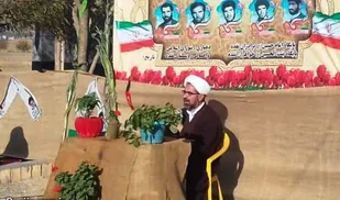 درس و پیام شهدا ایستادگی و مقاومت است