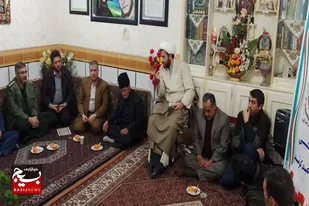 دیدار جمعی از مسئولین و فرماندهان اسدآباد با خانواده شهیدان عبدی&zwnj;کوند