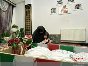 اولین دیدار پدر و دختر + عکس