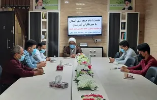 نشست امام جمعه شهر کنگان با خبرنگاران شهرستان به مناسبت سالروز اقامه نخستین نماز جمعه