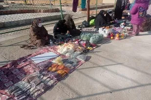 برپایی بازارچه فروش محصولات اقتصاد مقاومتی و صنایع تبدیلی در روستای مز از شهرستان خنج