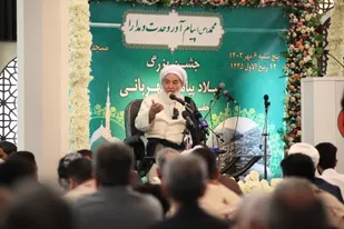 وحدت رمز بقای عالم اسلام است