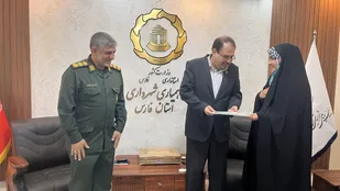 یک زن فرمانده پایگاه بسیج سازمان همیاری فارس شد
