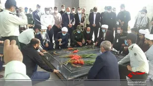 گلزار شهدای دلفان به مناسبت هفته دفاع مقدس غبارروبی شد