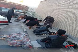 برگزاری اردوی جهادی و&zwnj; توزیع ۱۰۰بسته میوه و تره بار بین نیازمندان زاهدانی