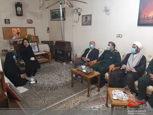 تکریم خانواده معظم شهدا یک وظیفه است
