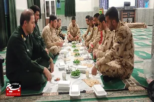 برپایی ضیافت افطاری با حضور سربازان سپاه ناحیه رزن و درگزین
