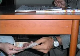 اخلاق، فرهنگ و مجازات سه عامل برخورد با فساد اداری است