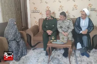 سردار ارجمندی&zwnj;فر با مادر شهیدان طالعی دیدار کرد