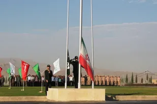 اهتزاز پرچم متبرک رضوی در سپاه حضرت قمربنی هاشم (ع)