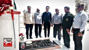 عطرافشانی مزار شهید والامقام ایاز افضلی در روستای کوت مهنا هندیجان
