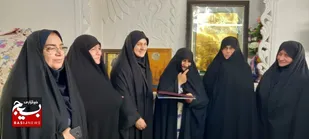 مسئول بسیج جامعه زنان سپاه کربلا از یک بانوی مبارز انقلابی تجلیل کرد