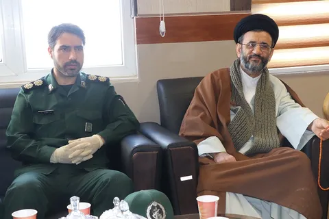 دیدار امام جمعه و فرمانده سپاه  شازند با کادر بیمارستان امام خمینی (ره) و مدافعان سلامت در خط مقدم مبارزه با ویروس منحوس کرونا