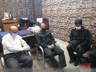 خبرنگاران همچون پاسداران در سنگر رسانه و عرصه اطلاع رسانی جانانه دفاع میکنند