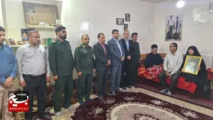 دیدار صمیمانه&zwnj;ای جانشین ناحیه مقاومت بسیج گتوند و جمعی از مسئولین محلی با خانواده شهید عزیز محمدی برگزار شد