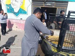 توزیع غذا بین دانش آموزان دبیرستان شهید فهمیده زاهدان&nbsp;