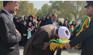 مردم شهرستان کهنوج از پرچم حرم و خادمین رضوی استقبال کردند