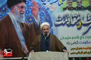 رهبر انقلاب با درایت خود انقلاب را هدایت می کنند
