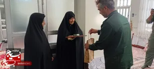 دیدار و تجلیل مسئولین بسیج با خانواده معظم شهید ناصری مقدم در هفته بسیج