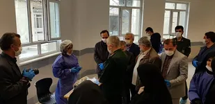 بازدید مسئولان از کارگاه تولید ماسک گروه جهادی شهید باکری در ارومیه