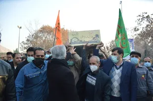 سیمانی ها مروارید اشک هایشان را فرش قدم های رستم کردند