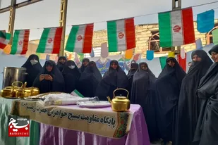 همزمان با 22 بهمن ماه ایستگاه صلواتی در سرخه برپا شد