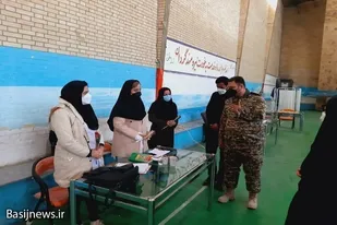حضور مسئول سازمان بسیج مداحان در پایگاه واکسیناسیون حضرت خدیجه کبری (س) زاهدان
