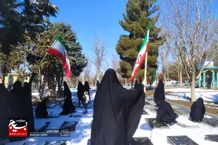 غبارروبی گلزار شهدا و دیدار با خانواده شهید نظری به همت خواهران بسیجی ملایر