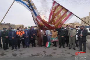 پرچم آمریکای جنایتکار و رژیم صهیونسیتی در میامی به آتش کشیده شد